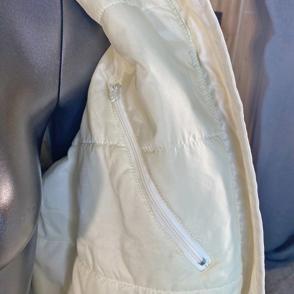 Women's White Quilted Ski Jacket with Black Collar - Picture 7 of 11